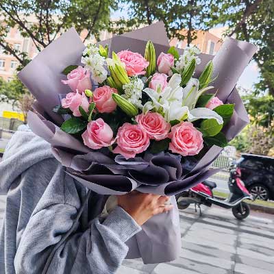 鞍山11朵戴安娜粉玫瑰百合，与你一起追逐梦想